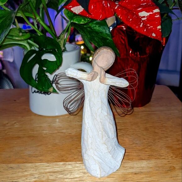 5$ Item! EUC Willow Tree Angel of Happiness 5" Statuette - Picture 1 of 7